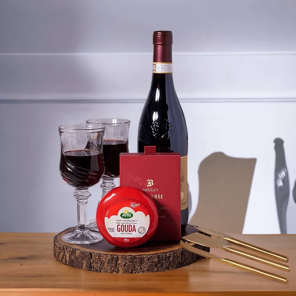 Elegant Wine Gift Basket Featuring Arla Gouda and Bruges Classic Chocolates – how the gift is presented