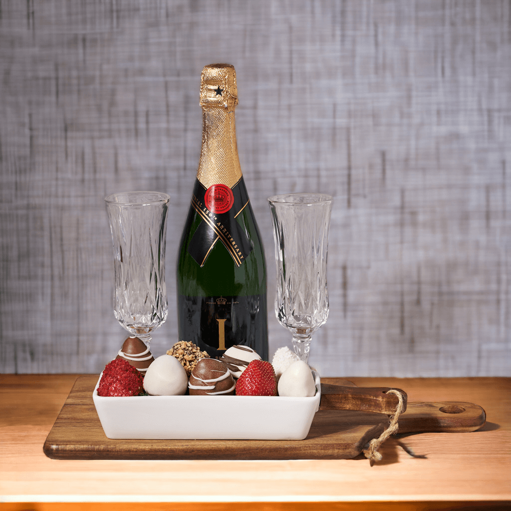 Festive Bubbly &amp; Chocolate Dipped Strawberries Gift Set