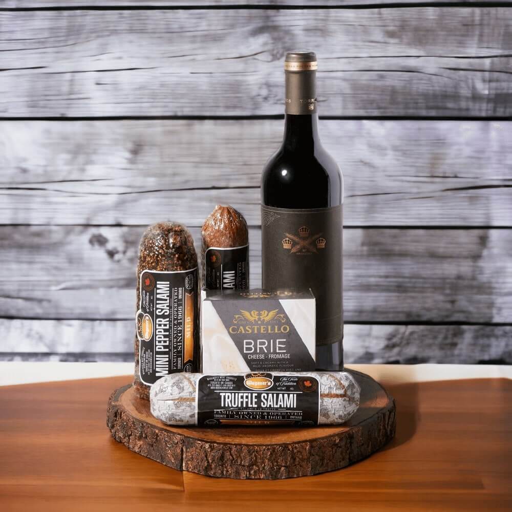 Wine Basket with Brie and Sausages – how the gift is presented