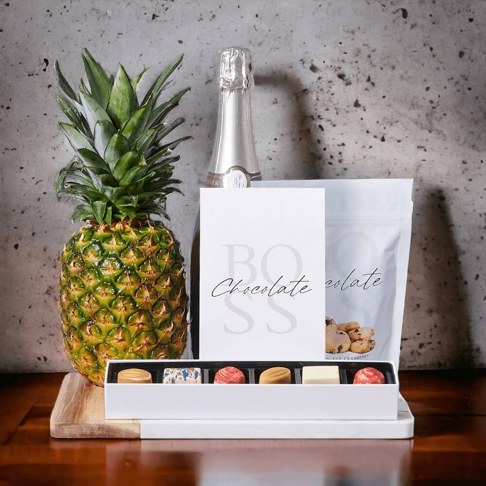 The Grand Sparkling Wine & Pineapple Gift Set